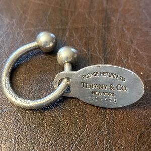 Tiffany & Co .925 Sterling Silver 'Return to Tiffany' Oval Tag Keychain Key Ring